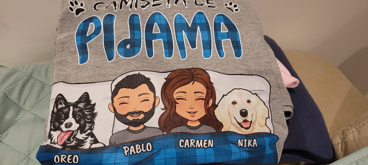 Customer photo review of Nuestra camiseta de pijama - Camiseta personalizada