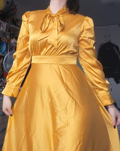Customer photo review of Rochie lunga Sherrel galbena din material satinat cu guler tip nod si mansete late