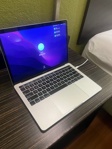 Customer photo review of Apple MacBook Pro 13" A1989 TouchBar