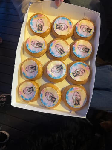 Customer photo review of 6 x 7 cm Round Cookie Custom Edible Icing Images