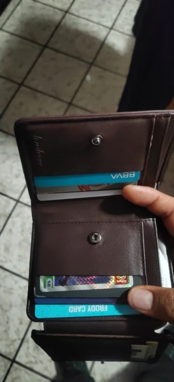 Customer photo review of PU Leather Wallets Zipper Card Holder With Coin Pocket And Multiple Card Slots — Black | KIMLUD