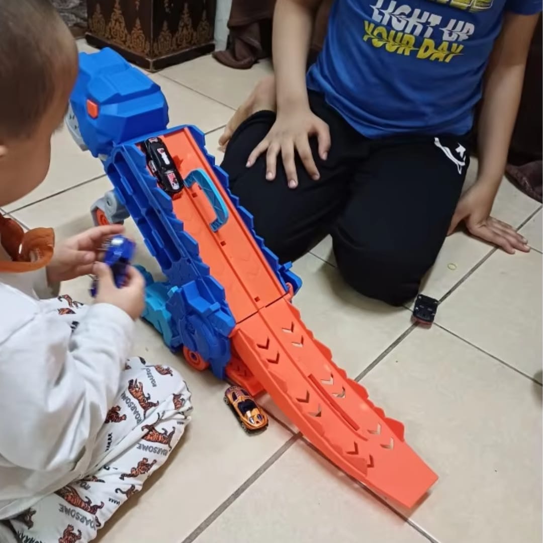 Customer photo review of 3-in-1 Renntruck für Kinder - T-Rex Transporter