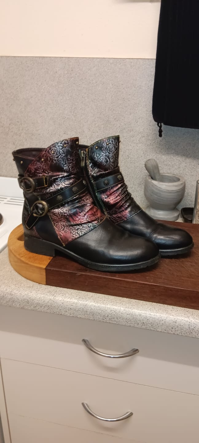 Customer photo review of Retro Painted Buckle Flat Shoes