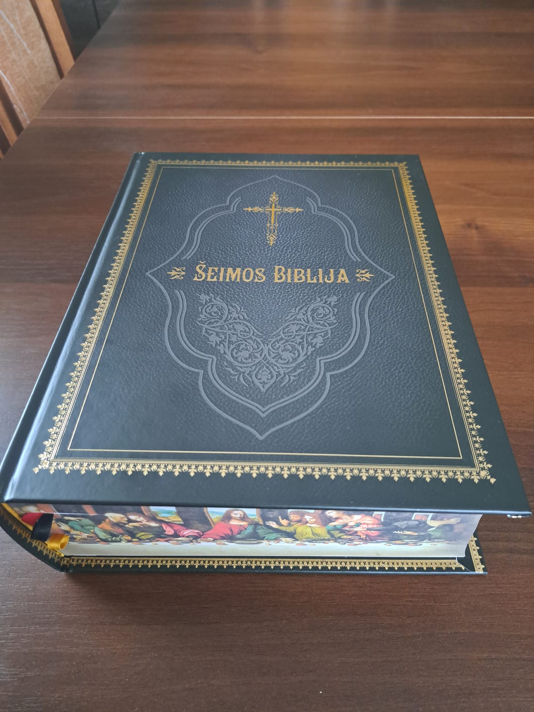Customer photo review of Šeimos Biblija: limituotas leidimas su unikalia puslapių briauna – Leonardo da Vinčio šedevras „Paskutinė vakarienė“