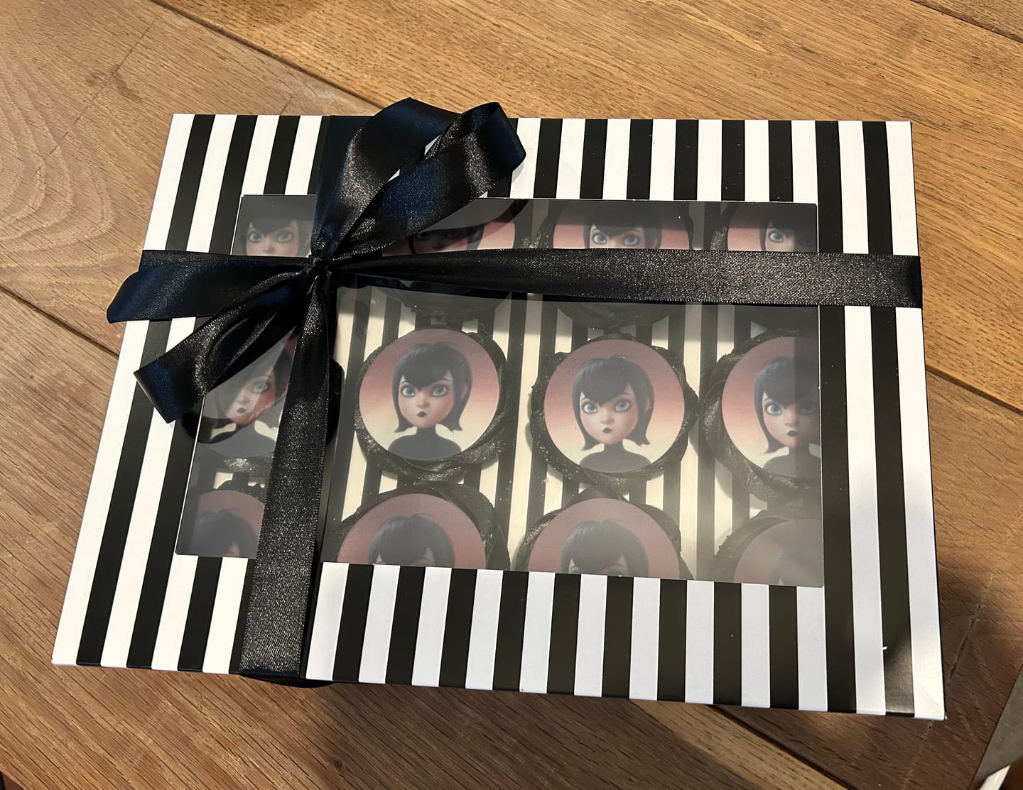Customer photo review of 12 x 6.35 cm Round Standard Cookie Edible Icing Images