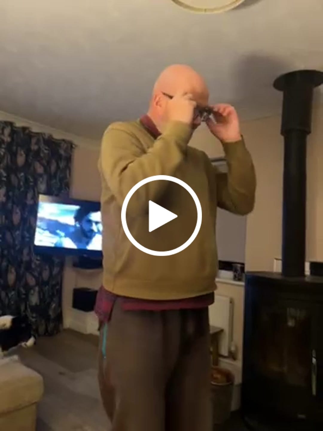 Customer video review of Axel O