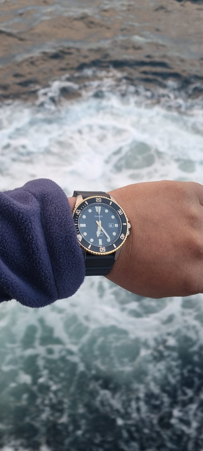 Customer photo review of Reloj Casio Submariner Marlin Duro MDV106G-1AVCF Negro Dorado Buceo