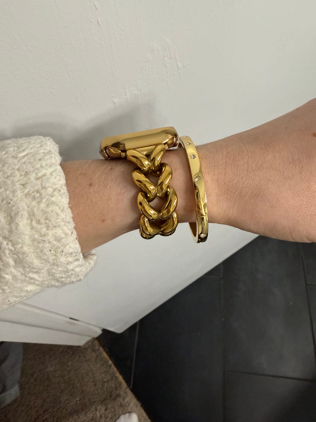 Customer photo review of Herringbone Stainless Steel Band for the Apple Watch