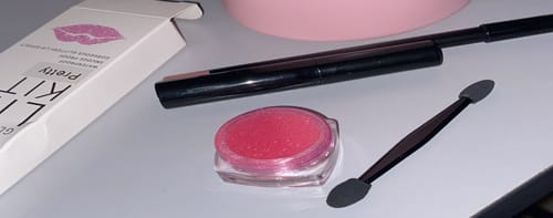 Customer photo review of Pretty Glitter Lip Kit