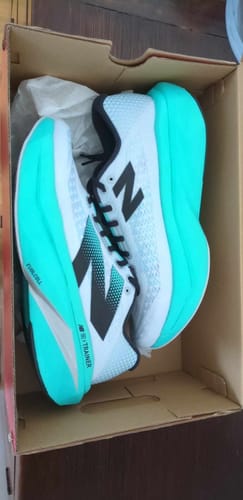 Customer photo review of New Balance Supercomp Trainer V3