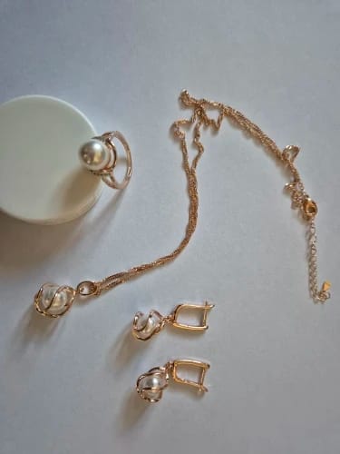 Customer photo review of Rose Gold Geometry Pearl Ring Pave Setting — Rose Gold Silver Mix | KIMLUD