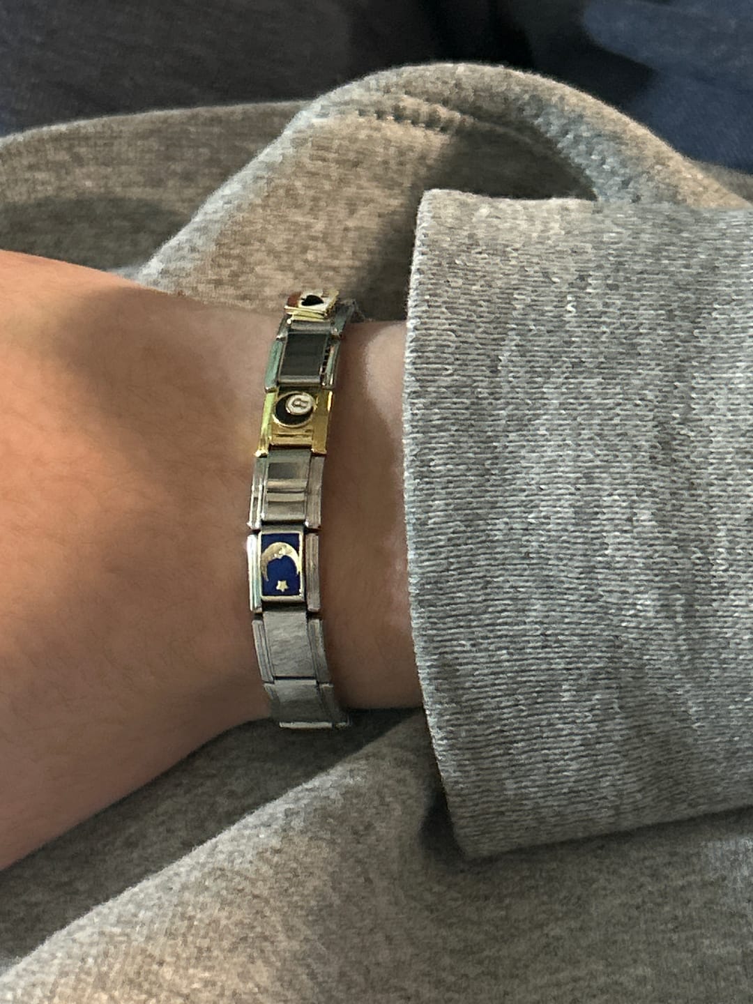 Customer photo review of Charm Luna Con Fondo Azul
