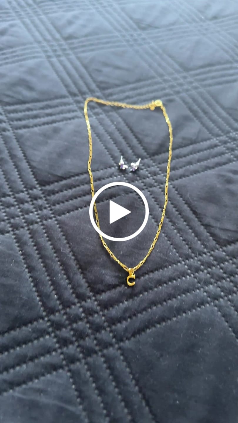 Customer video review of COLGANTE LETRA BAÑADA EN ORO
