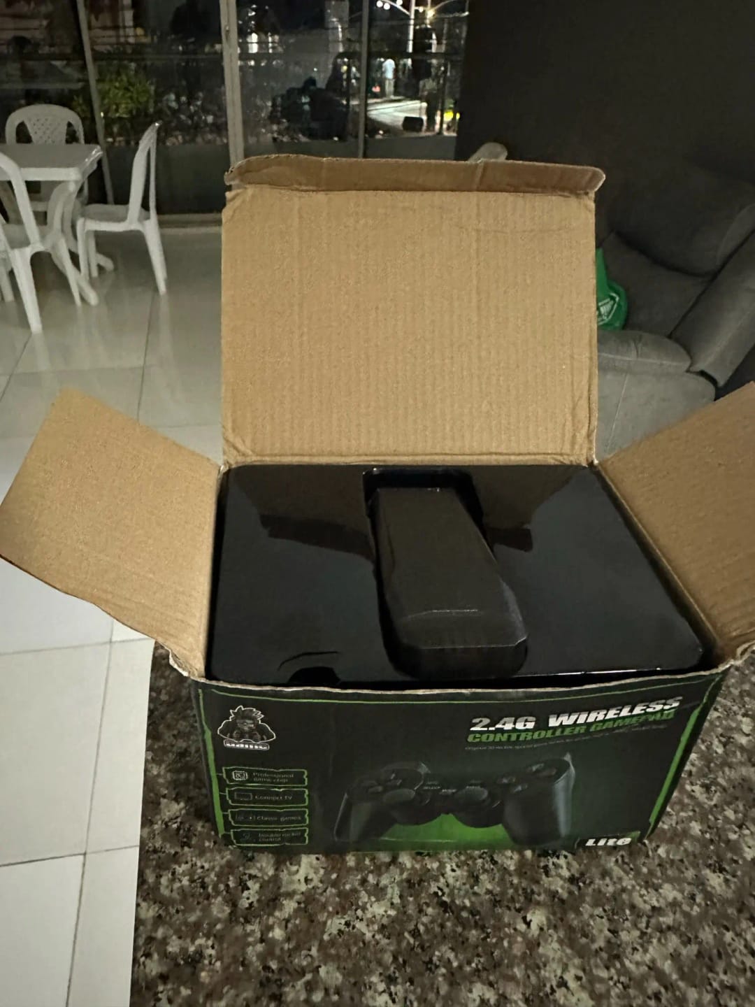 Customer photo review of Consola de Videojuegos Retro 64GB +10.000 Juegos + 2 Controles Inalámbricos
