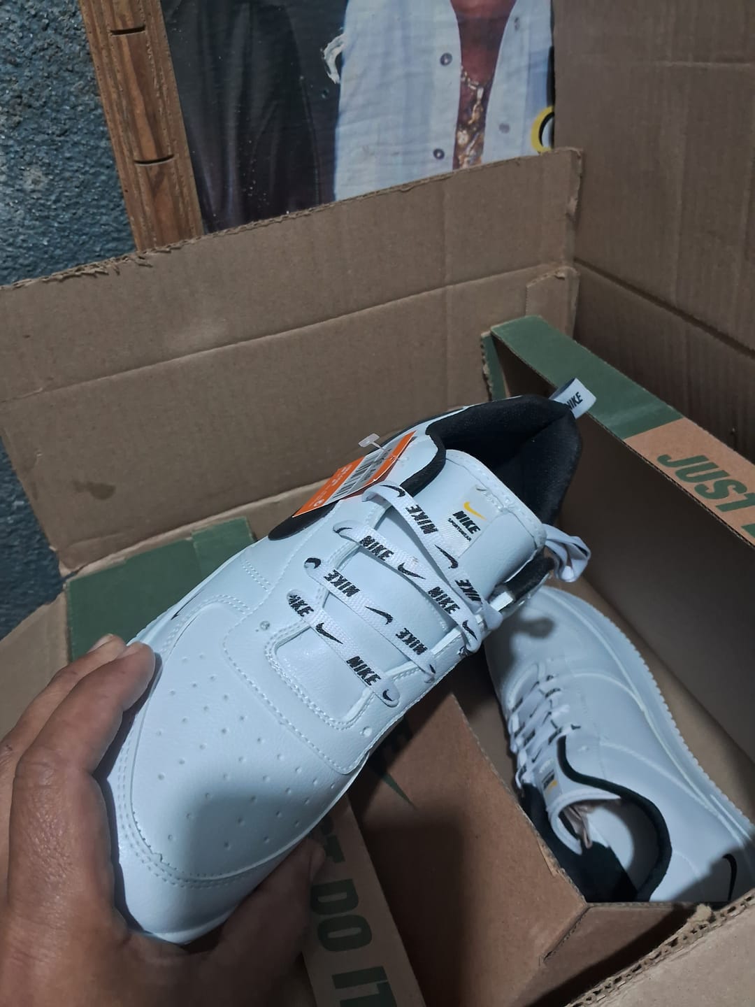 Customer photo review of Tenis 275 Blanco Negro