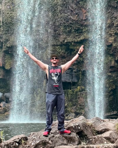 Customer photo review of Wolves - Muscle Singlet - Acid Wash / Gold