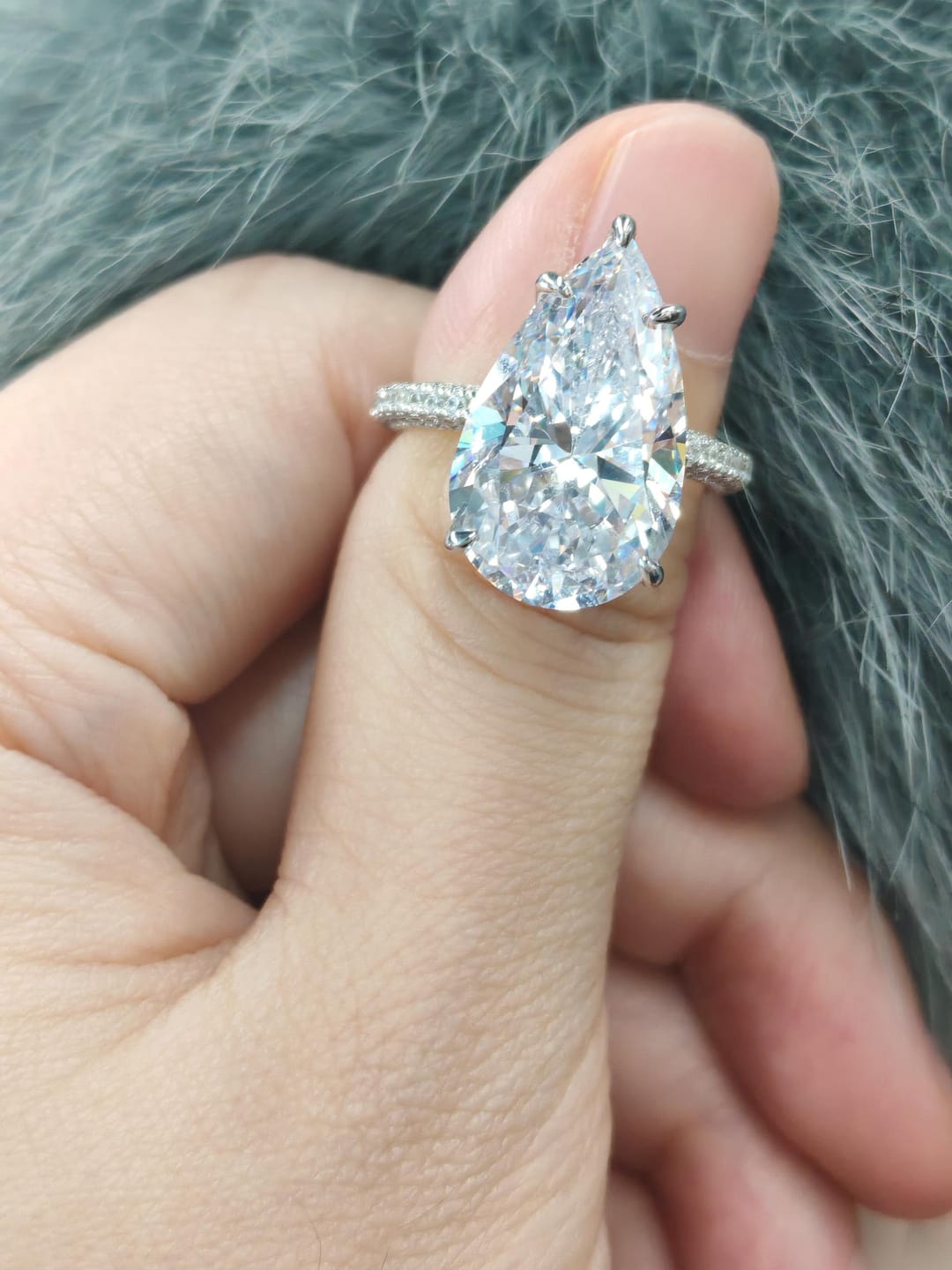 Customer photo review of Louily Honorable 8.0 Carat Pear Cut Simulated Diamond Engagement Ring In Sterling Silver
