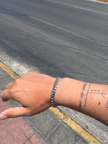 Reseña con foto de un cliente sobre Pulsera Cuban 8mm