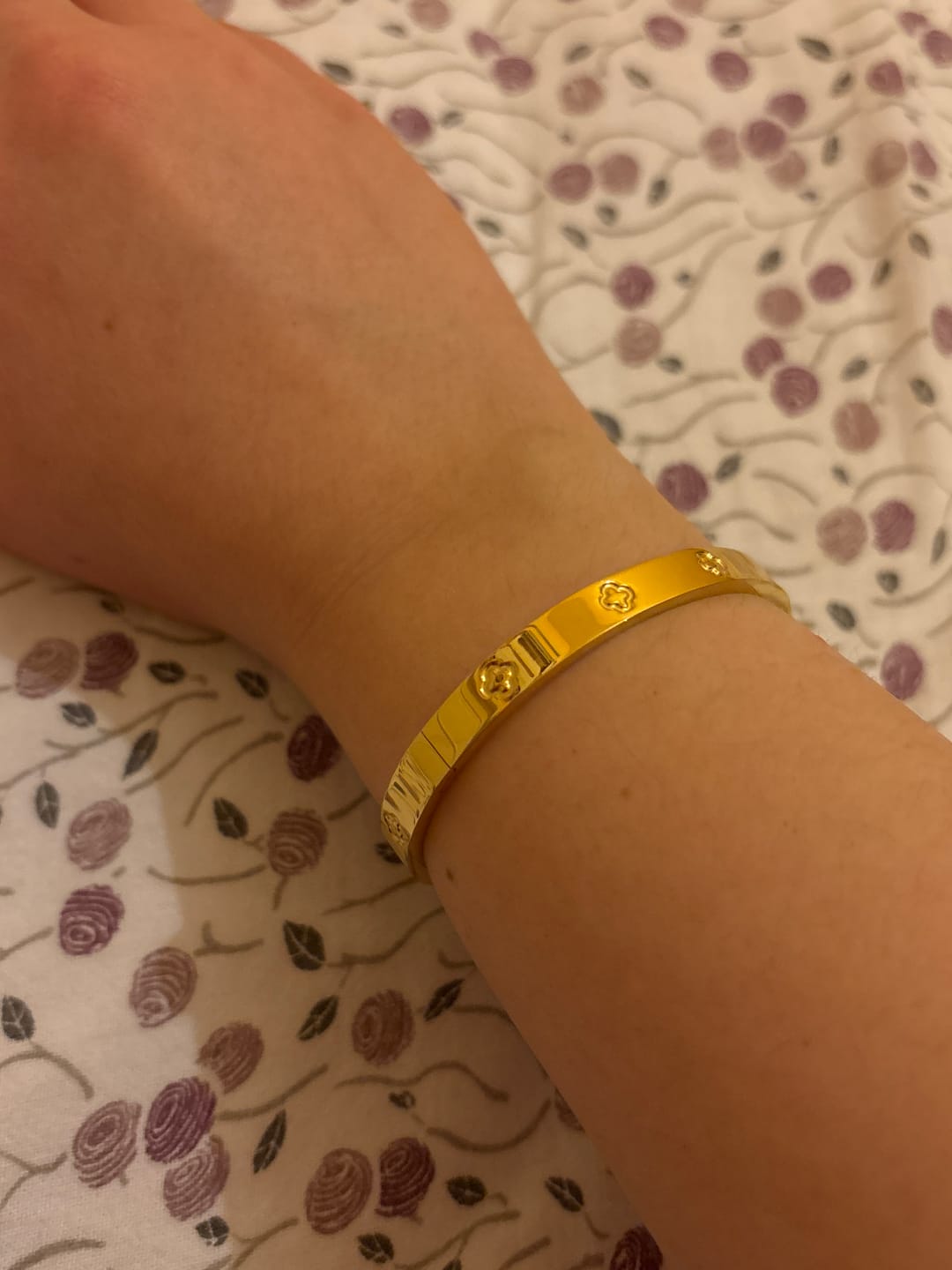 Customer photo review of Shine Clover Armreif | 18K vergoldet