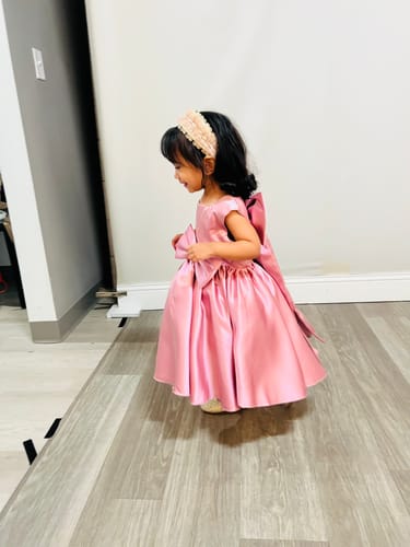 Customer photo review of Toddler Elegant Princess Dress with Bows Girl Summer Party Gown Formal Dresses for Kids