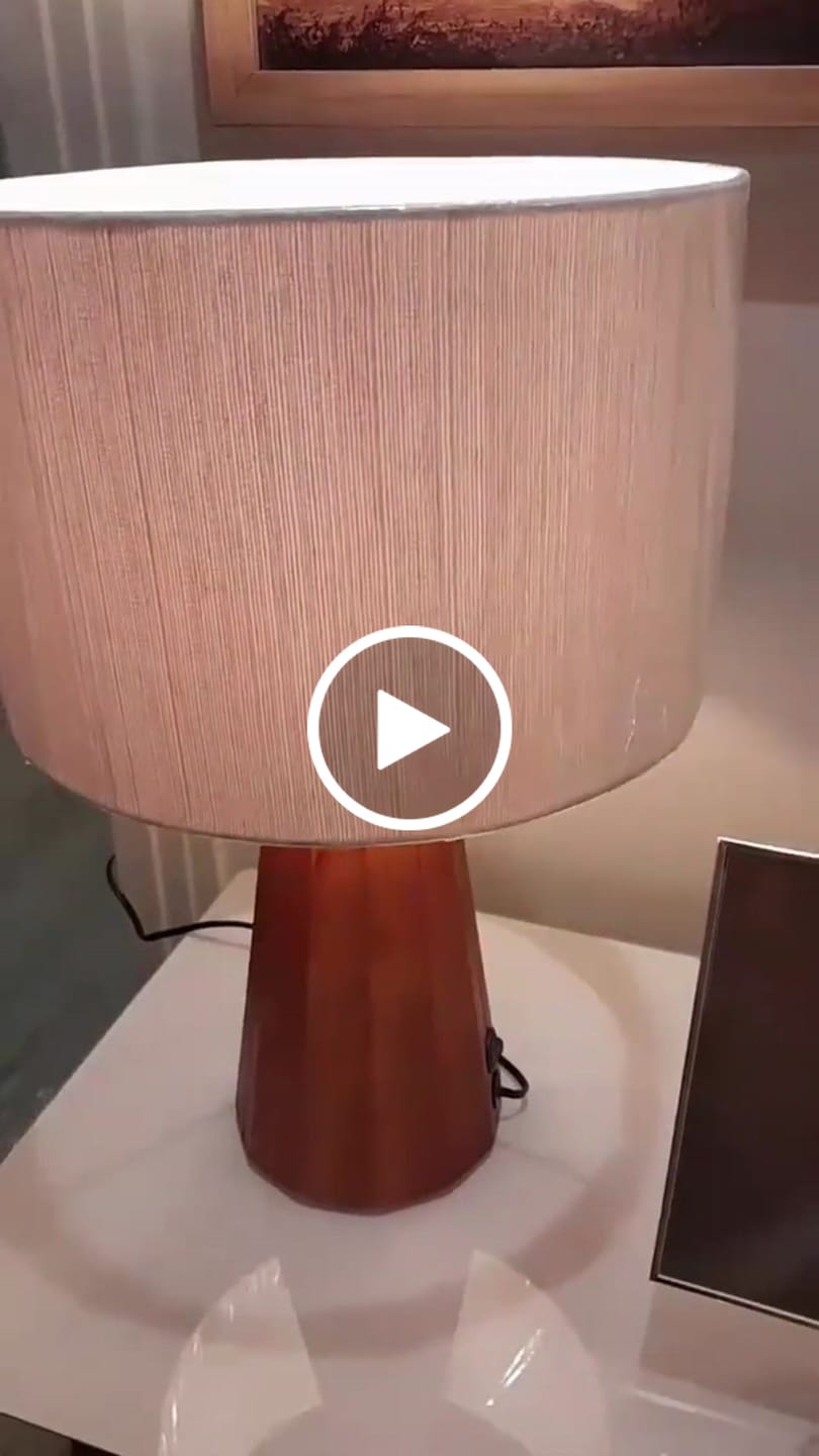 Customer video review of Abajur de Mesa Wooden Cúpula de Linho