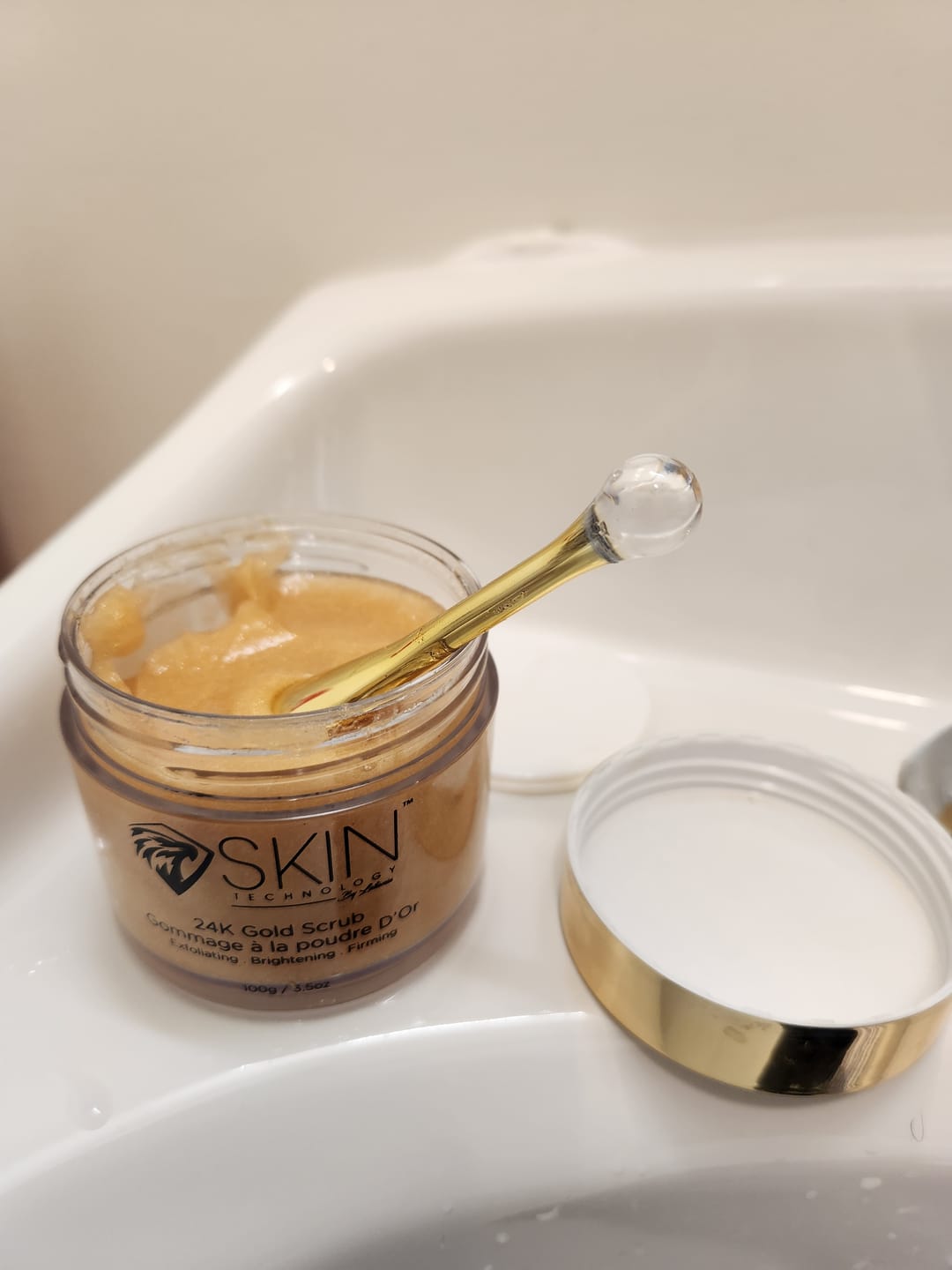 Customer photo review of 24 Kt. Gold and Champagne Facial Scrub 4.75 oz