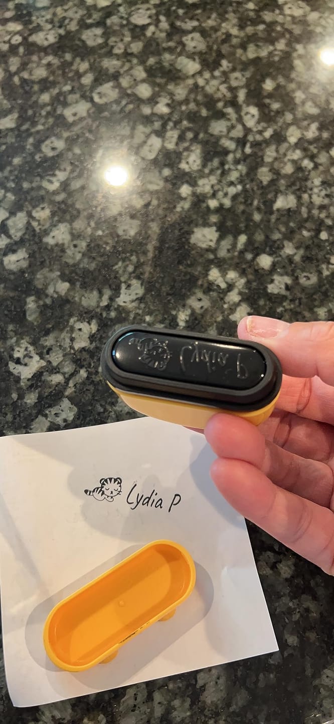 Customer photo review of Swivy™ Personalisierter Namensstempel (schwarze Tinte)