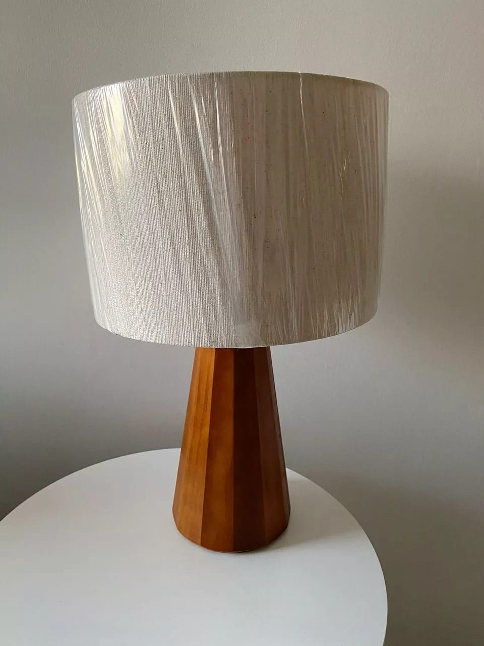 Customer photo review of Abajur de Mesa Wooden Cúpula de Linho
