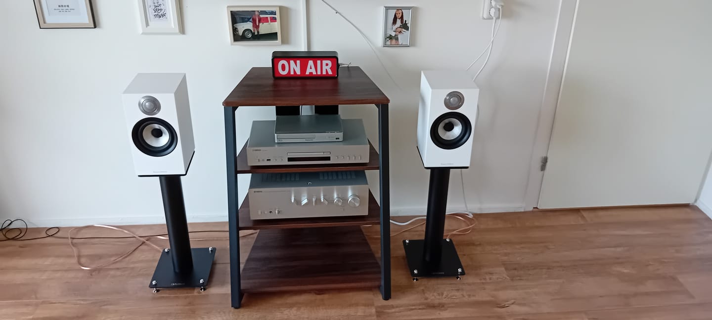 Customer photo review of Eiffel Audio Rack F07
