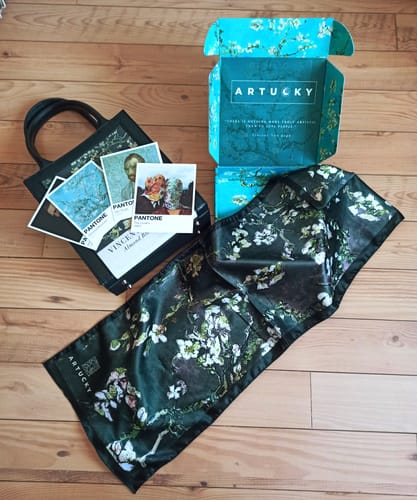 Customer photo review of Vincent Van Gogh Almond Blossoms Black Fular, 1890