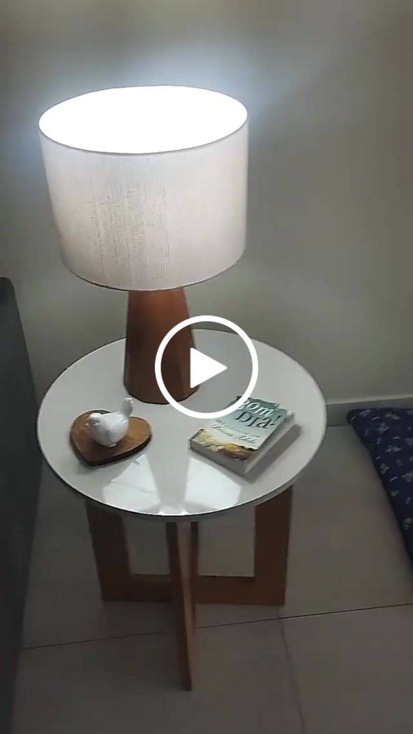 Customer video review of Abajur de Mesa Wooden Cúpula de Linho