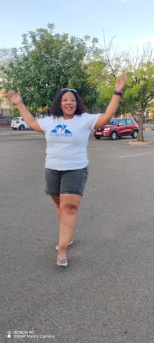 Customer photo review of LUSANDA - Water Wave Brazilian 13x4 Lace Front Wig