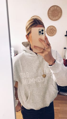 Customer photo review of GATED COMMUNITY HOODIE LIGHT GREY
