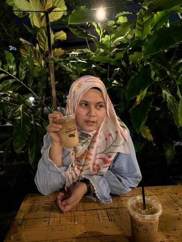 Customer photo review of Berangan Shawl (Bubblegum)