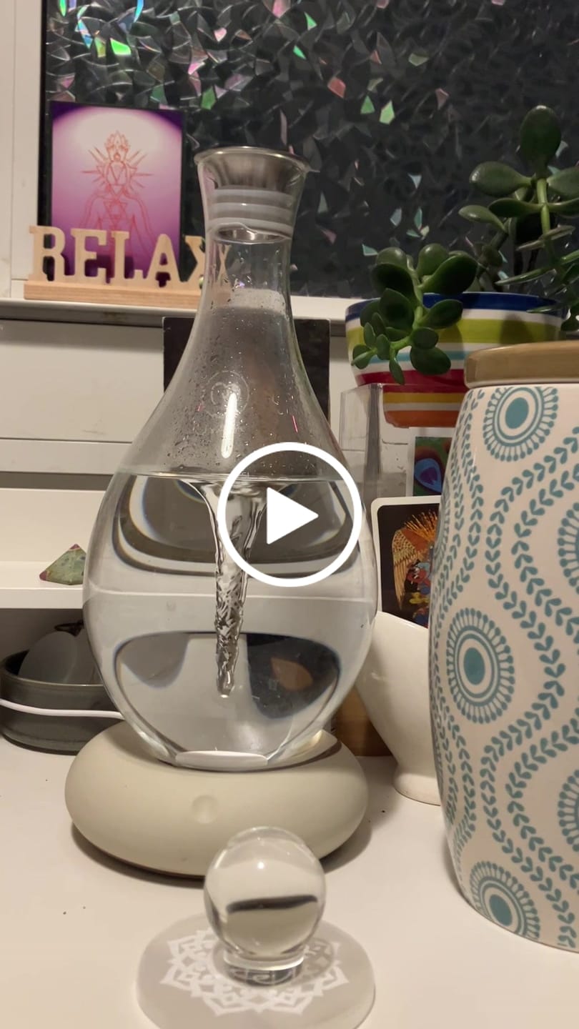 Customer video review of MAYU Swirl Carafe
