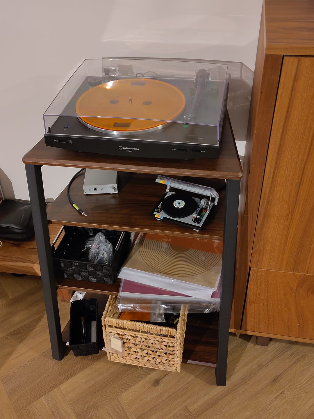 Customer photo review of Eiffel Audio Rack F07