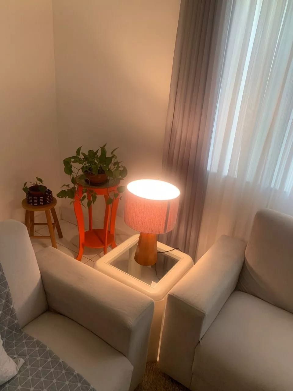 Customer photo review of Abajur de Mesa Wooden Cúpula de Linho