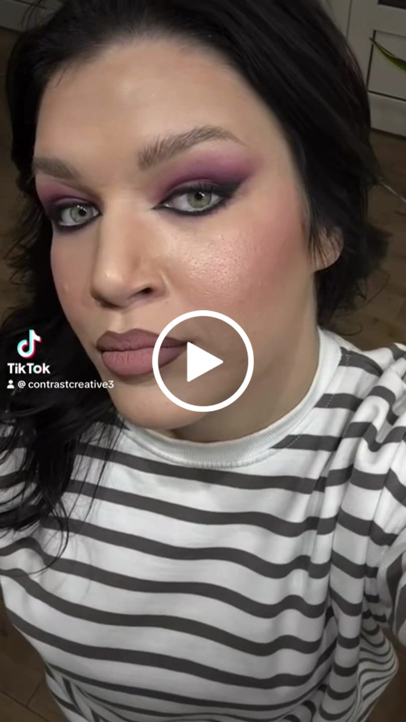 Customer video review of Huda Beauty Easy Bake Powder