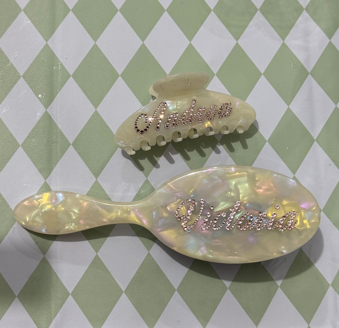 Customer photo review of The Customized Name Hair Brush | WiwiKiwi