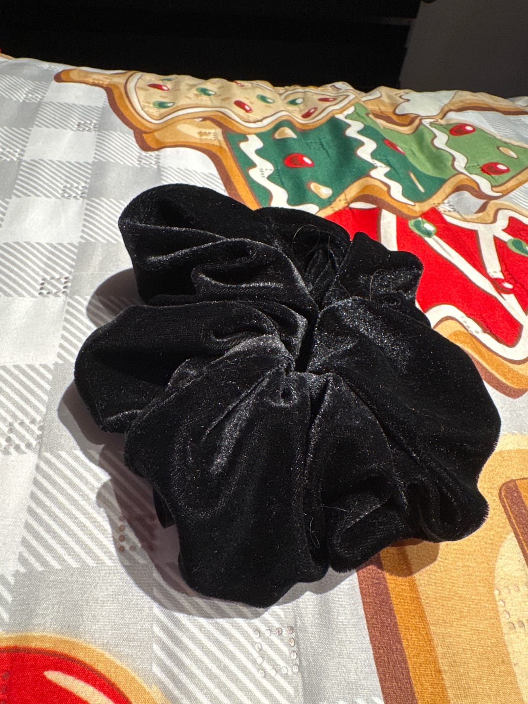 Customer photo review of Scrunchies Oversized - Velvet