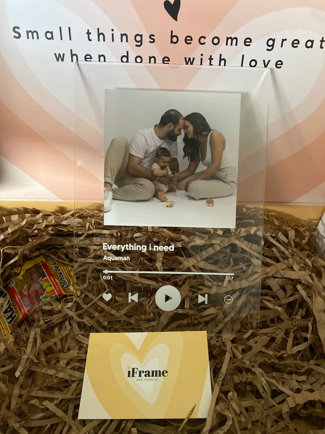 Customer photo review of Lâmpada Spotify Personalizável (Foto & Música)
