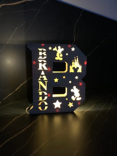 Customer photo review of Lampada in legno personalizzata a forma di lettera con favole