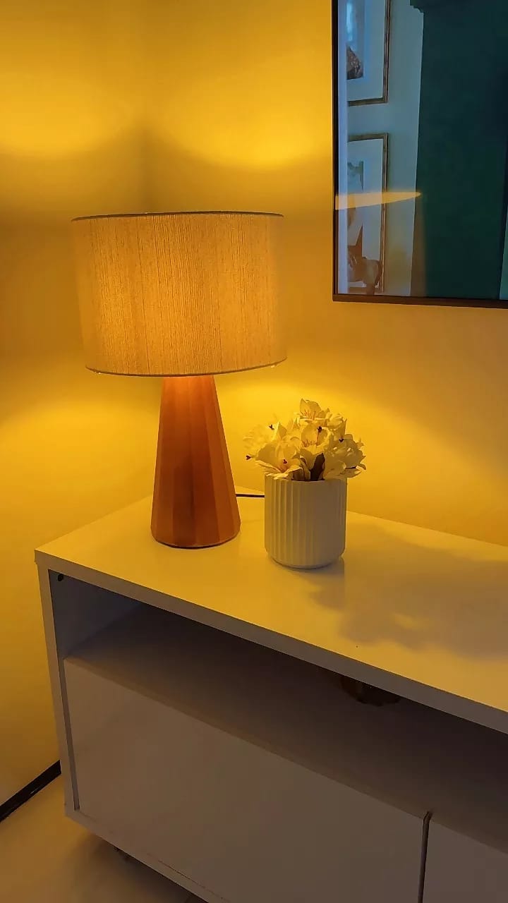 Customer photo review of Abajur de Mesa Wooden Cúpula de Linho
