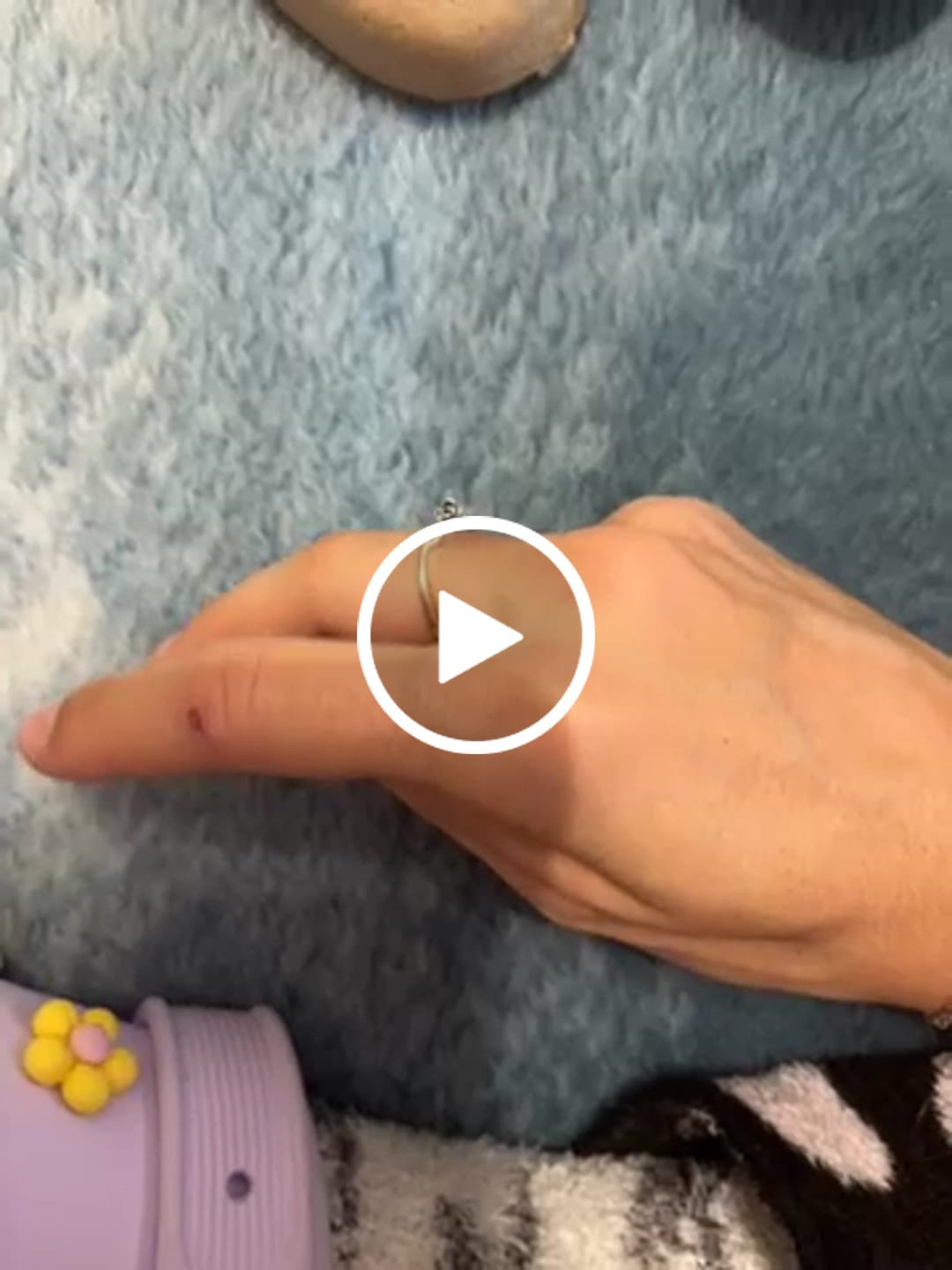 Customer video review of Anillo Pequeña Rosa