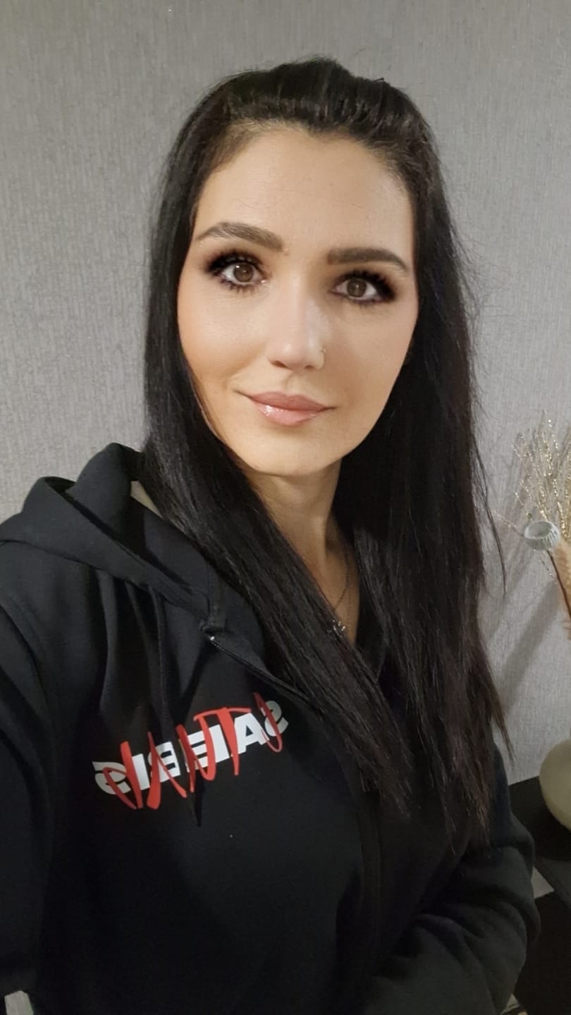 Customer photo review of SAEBIS® стиль - Damen Oversized Zip Hoodie schwarz mit Reißverschluss