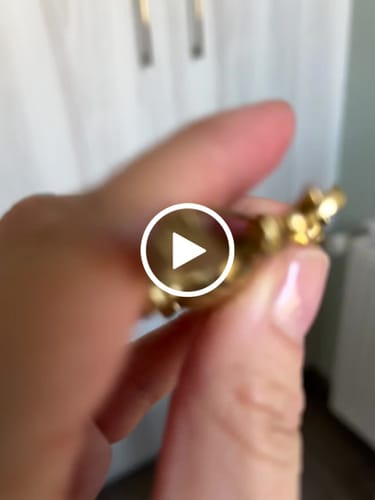Reseña con vídeo de un cliente sobre Prendedor Abeja