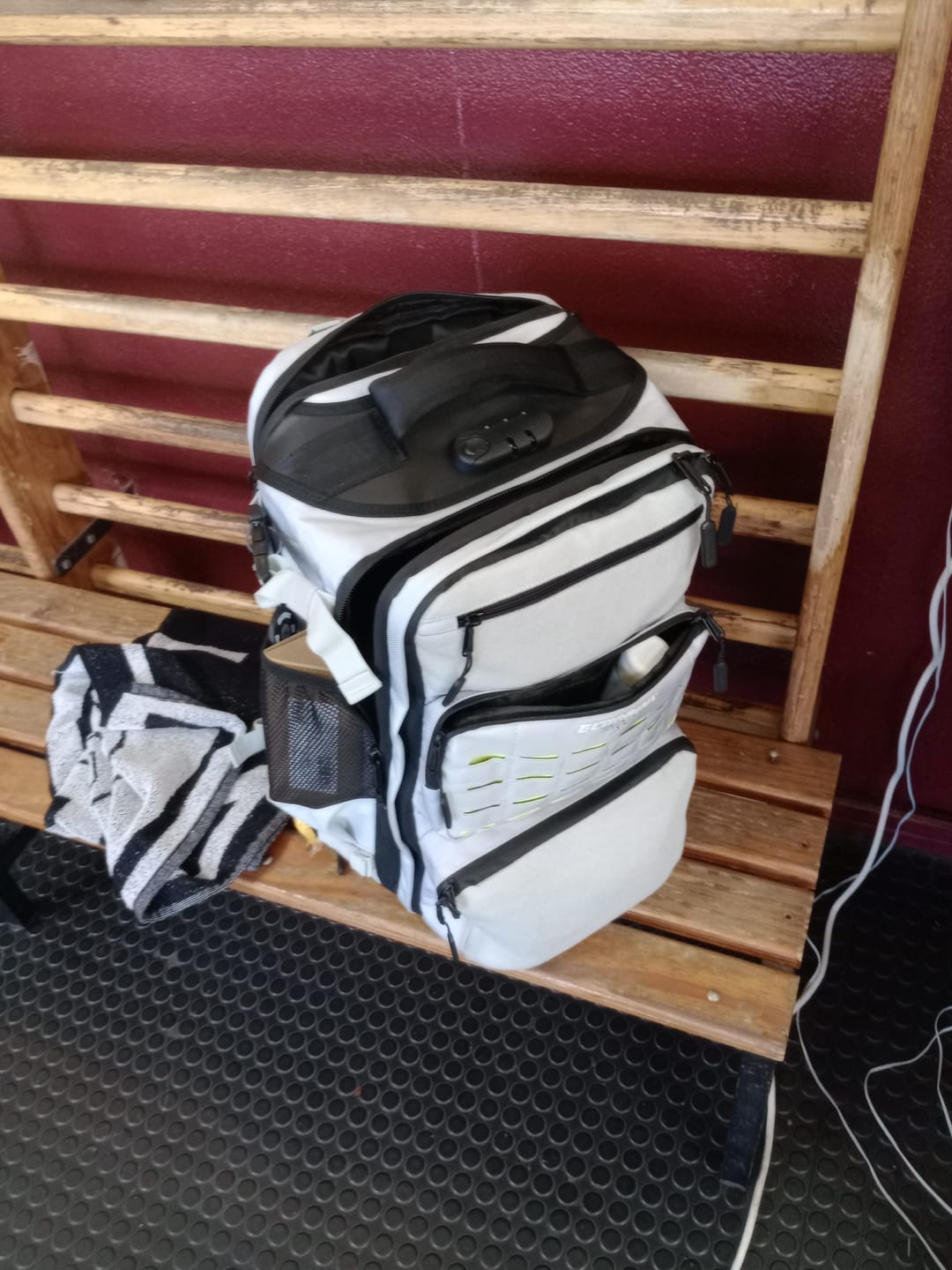 Customer photo review of Mochila Pro Series 45L Silver Lima