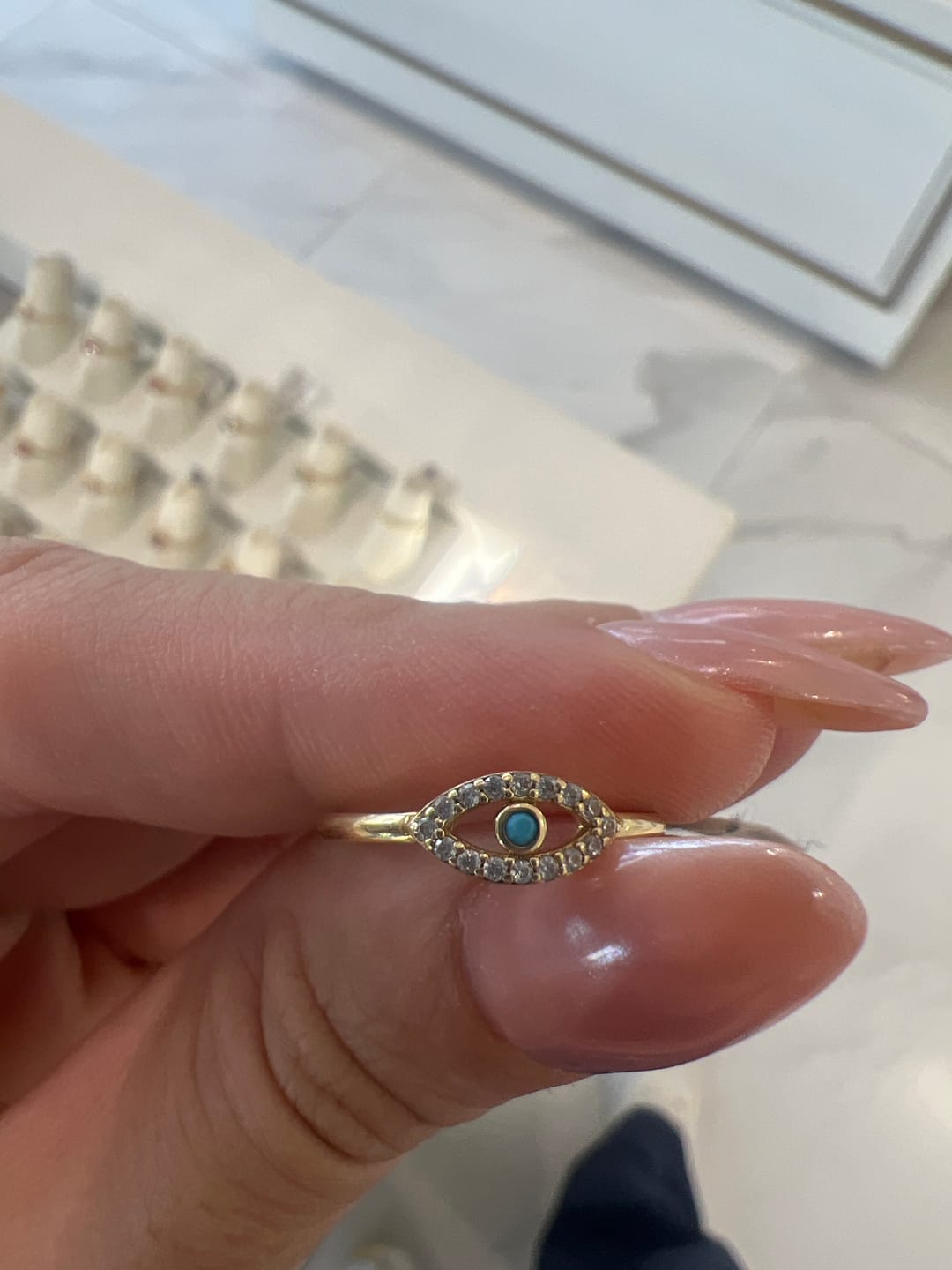 Customer photo review of Charm Trebol Dorado Zirconia