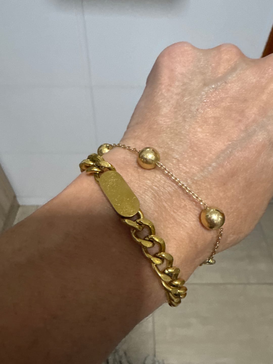 Customer photo review of Pulseira de Corrente Pingente Retangular Banhada em Ouro 18k