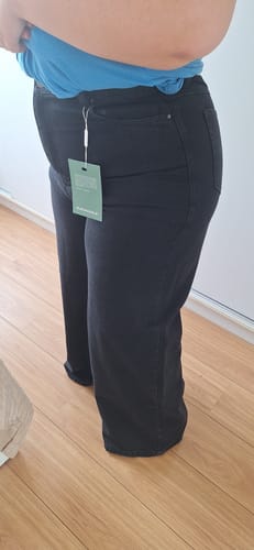 Audrei De C. review of Calça Jeans Wide Leg Buriti Preta image 1 out of 1